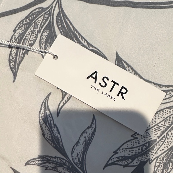 ASTR Floral Yellow Eyelet Skirt and Twist front top - Picture 8 of 8